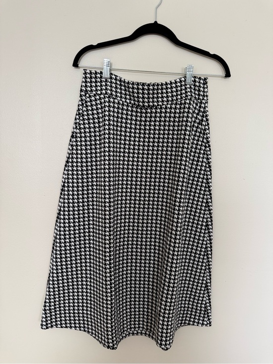 CAbi Dresses & Skirts - Cabi Houndstooth A-Line Midi Skirt - Black & White